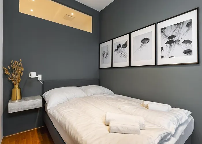 Trendy With - Smart Tv, Coffee Machine In Meidling